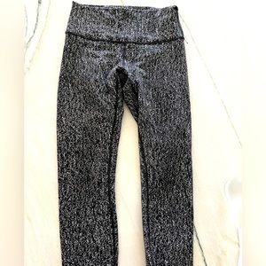 Sz 6 Lululemon textured wunder under pants